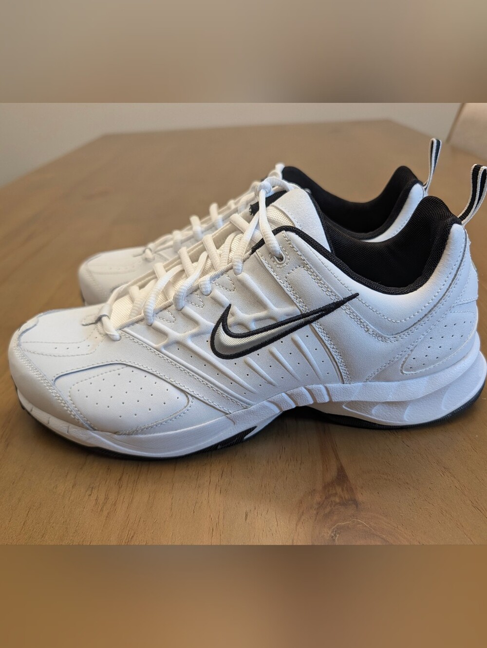 Nike T-Lite V White Training Shoes Sneakers 321134-101 Men’s Size 10 -Crisp- New